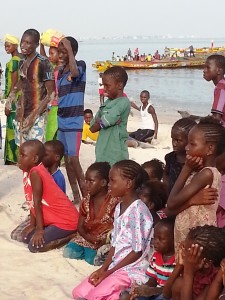 public, spetacle sur la baie de Hann