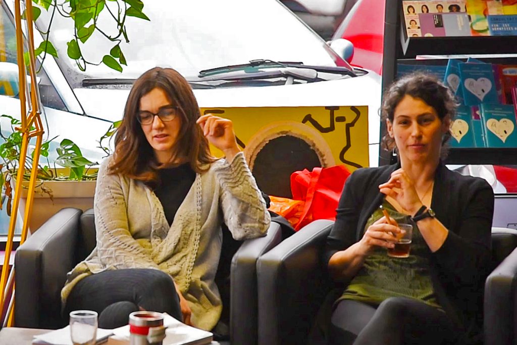 [La famille] Céline Bessière et Sibylle Gollac : « Le couple organise l’inégalité économique hommes-femmes »